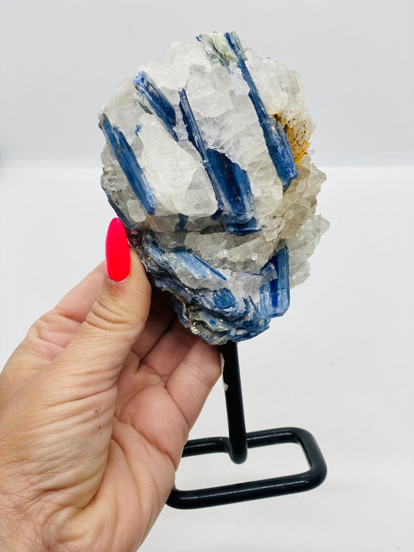 Kynite in Quartz