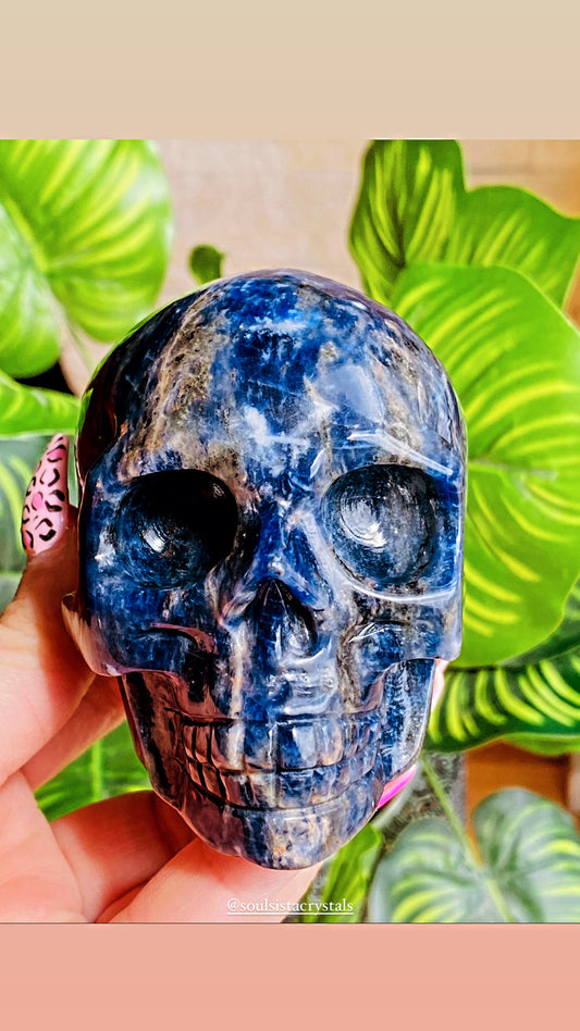 Sodalite skull